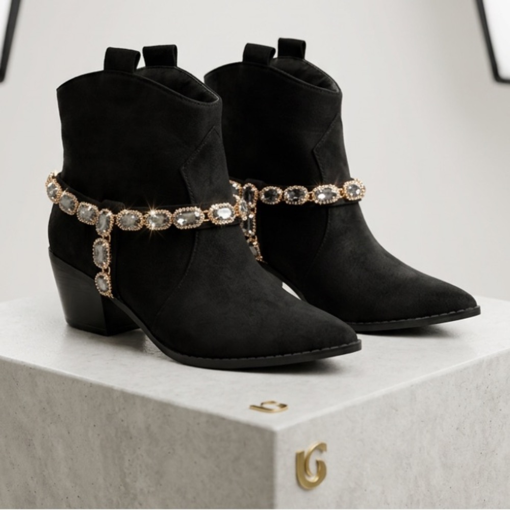 Liliana Jeweled Pointy Toe Chunky Stacked Heel Ankle Bootie size 8